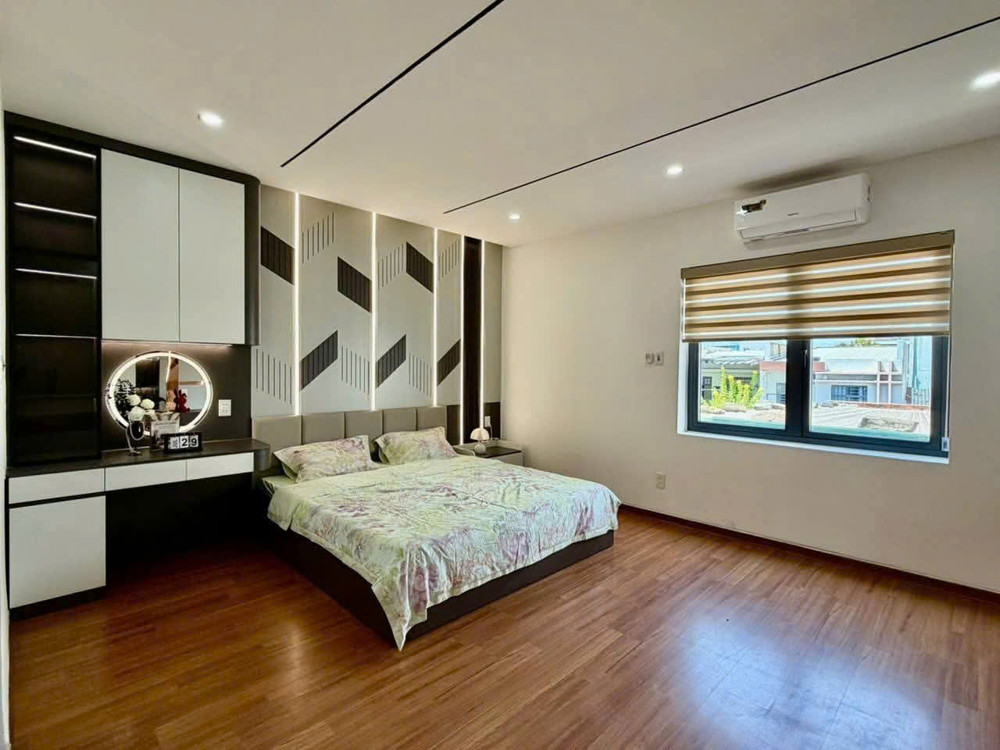 Siêu Phẩm Sát Biển - Nhà 3 Tầng - Full Nội Thất