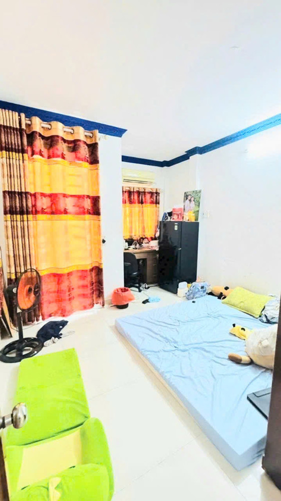 Bán Nhà Xe Hơi Tới Nhà Q4ngang 3.5 X 9 Đúc Bê Tông Có 3Đ