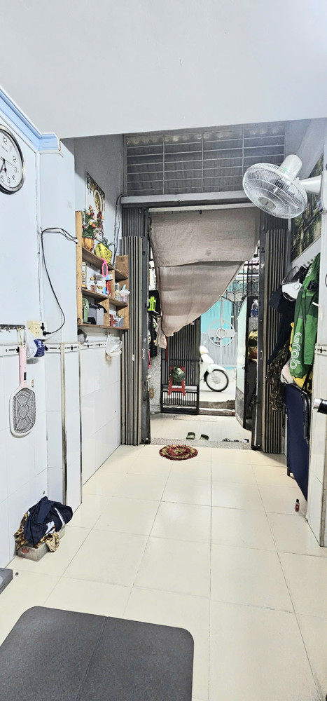 Bán Nhà Hẻm Thông Sát Mặt Tiền Q4 Đúc 3 Tấm Đường Rộng 3.5 M Có 3 Đ