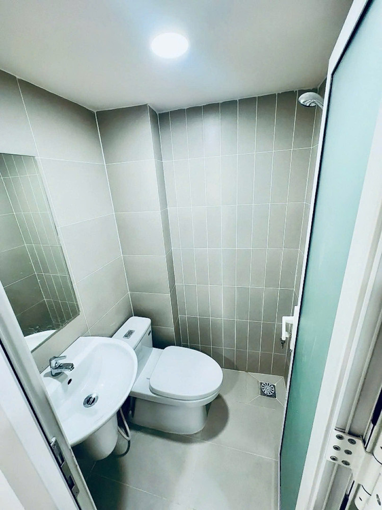 Bán Nhà Hẻm Thông Sát Mặt Tiền Q4 Đúc 3 Tấm Ngang 3.2 X 6.9 Có 3 Đ