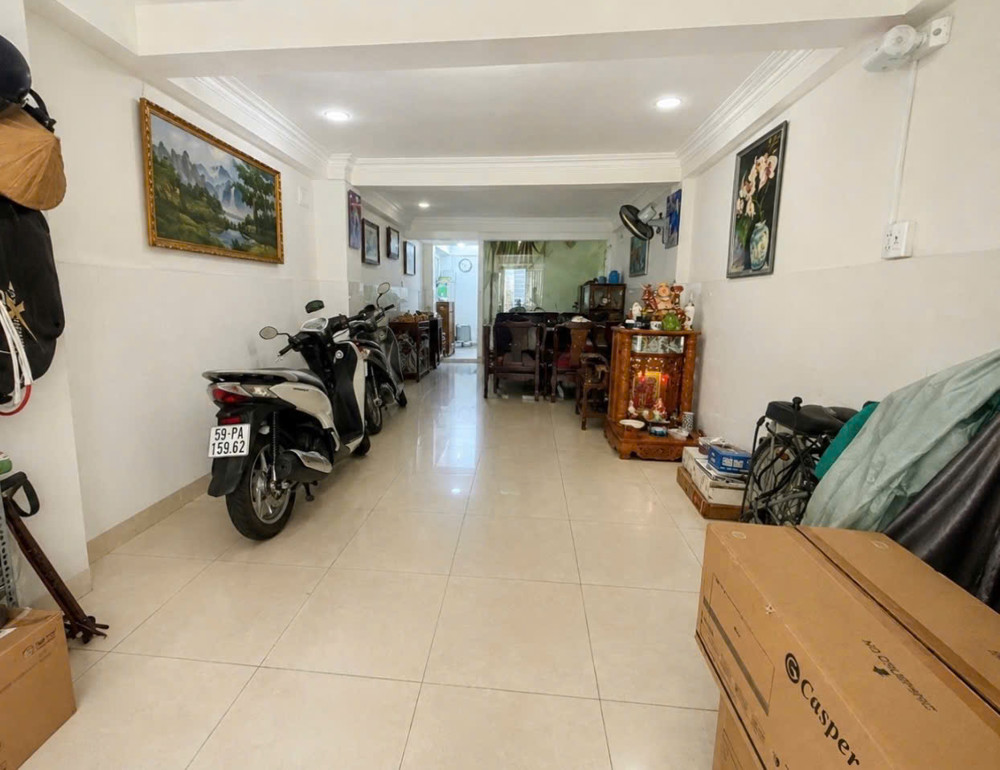 Ngay Bệnh Viện Thống Nhất Tân Bình - Vị Trí Đắc Địa - Ngang Gần 4M - 5 Tầng Btct