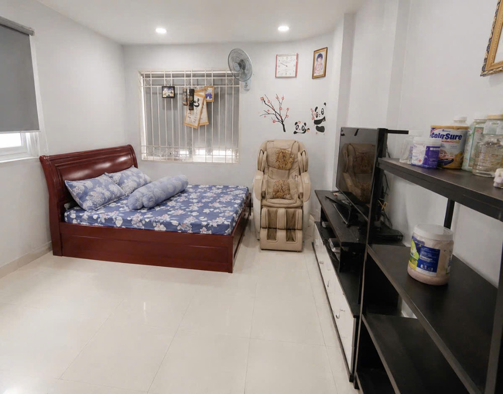 Ngay Bệnh Viện Thống Nhất Tân Bình - Vị Trí Đắc Địa - Ngang Gần 4M - 5 Tầng Btct