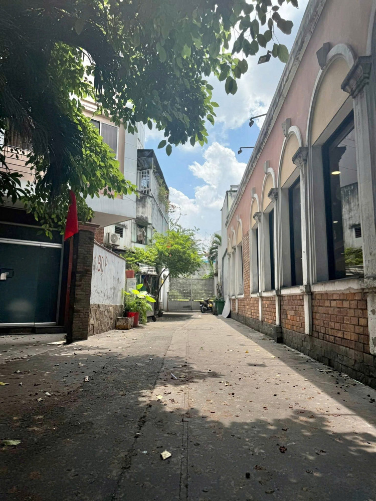 Bán Nhà Hxh 6M Hòa Bình - Gần Lạc Long Quân, 5,5X19m - Cấp 4 - Tiện Xây, 1 Đời Chủ, 10,5 Tỷ
