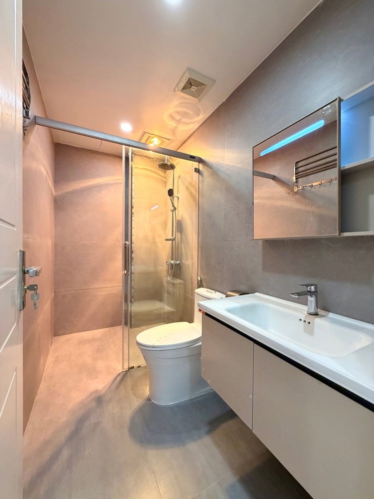 Nhà Xây Mới Hồ Sen - Chợ Hàng Ô Tô 7 Chỗ Tận Cửa