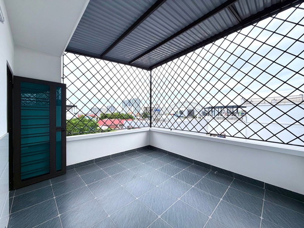 Nhà Xây Mới Hồ Sen - Chợ Hàng Ô Tô 7 Chỗ Tận Cửa