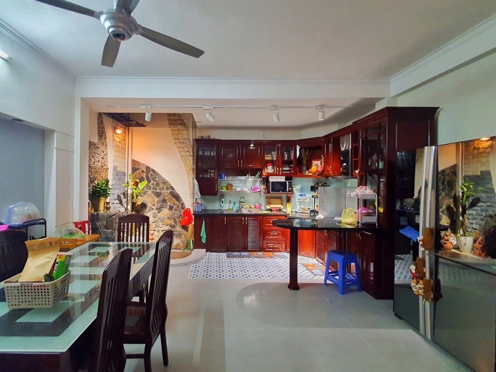 L2811 Nhà 5 Tầng Ô Tô Ngủ Trong Nhà Cạnh Ga Gò Vấp - 13.X Tỷ