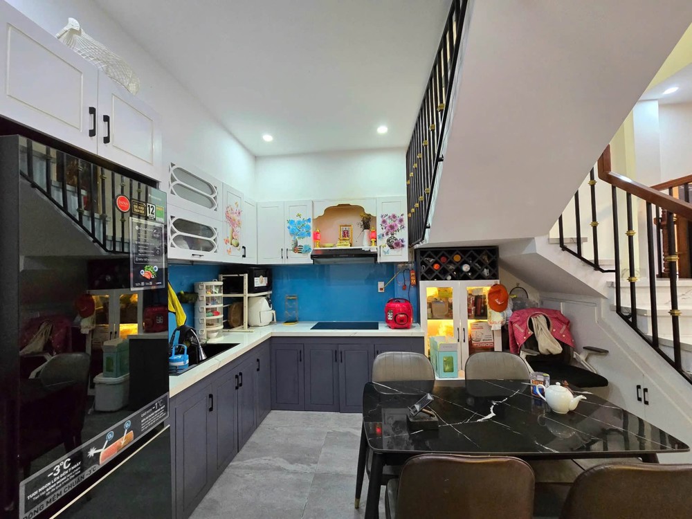 Nhà 3 Tầng 3 Mê Kiên Cố – K500 Tôn Đản – Full Nội Thất