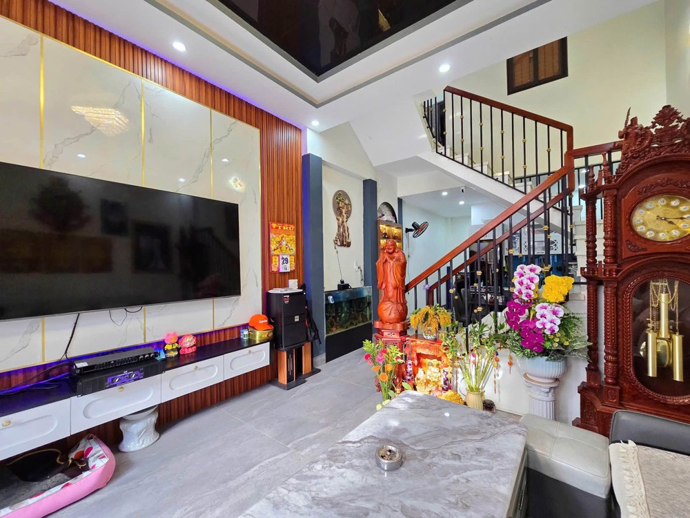 Nhà 3 Tầng 3 Mê Kiên Cố – K500 Tôn Đản – Full Nội Thất