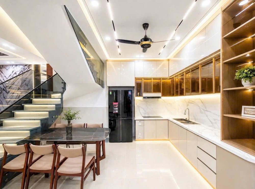 Nhà Góc 2 Mặt Tiền Thoáng Mát, 110M, Chỉ 6.5 Tỷ, Cạnh Phú Mỹ Hưng
