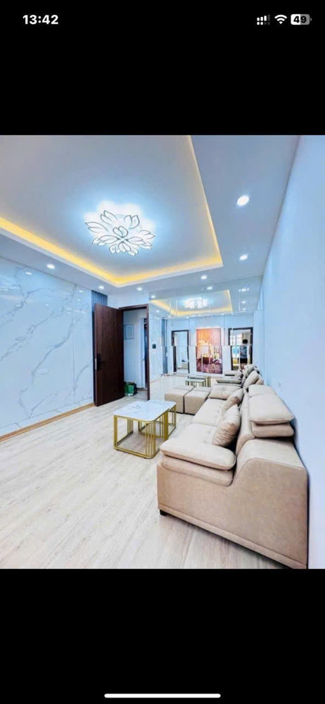 Tập Thể Ngân Hàng Chùa Bộc . Còn Mới 70% . Không Nằm Trong Việc Qh. Giá 3.3 Tỷ Sở Hữu Tầng 3 . Sổ