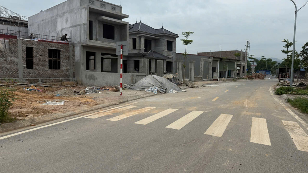 Các Bác Lưu Ý ,Giá Chưa Đến 2 Tỷ ,Diện Tích Gàn 350 M ,Lô Góc 2 Mặt Tiền ,Thật Phù Hợp Cho Các Bác