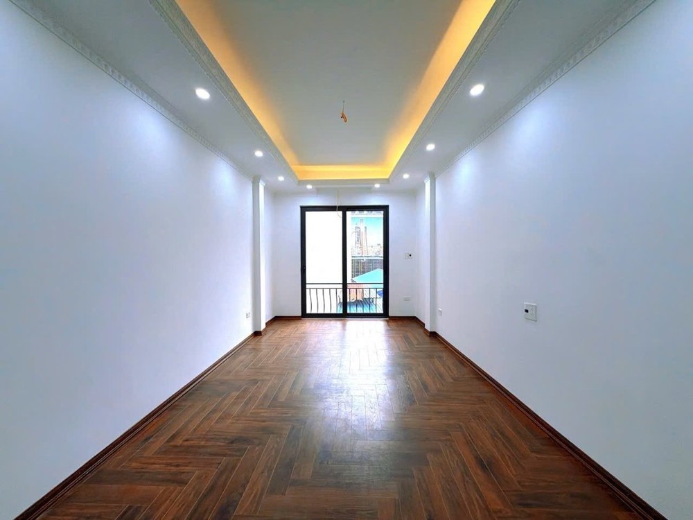 8.3 Tỷ - X 6 Tầng - 40M Ra Mặt Phố Thái Thịnh - Nhà Mới Chỉ Việc Về Ở - Sổ Đỏ 32M2 - Trung Tâm Đống