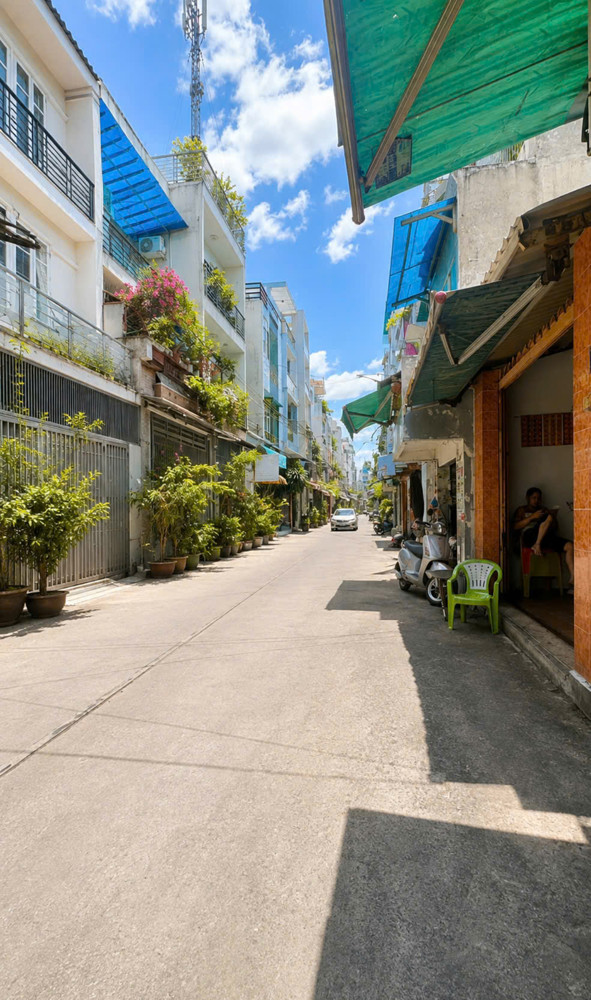 Trung Tâm Vip Quận 11 Gần Đầm Sen - Hẻm Kinh Doanh 6M - Ô Tô Ngủ Trong Nhà - 4 Tầng - 51M²
