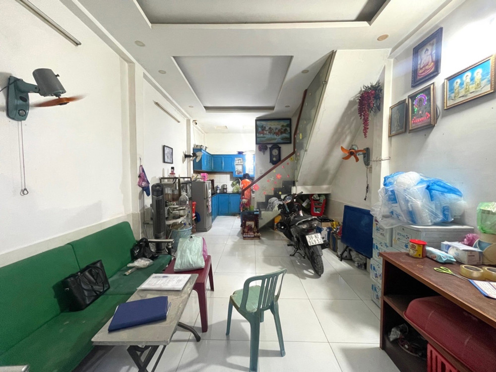 O2836 Nhà Vuông Vức Cạnh Ngã 6 Gò Vấp, 3.X Tỷ