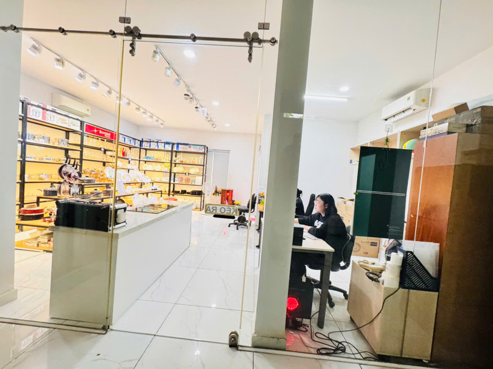 Quận Phú Nhuận: Hiếm Ngang Lớn 12,4M*15,5M- Bán Nhà 3 Tầng Mặt Tiền Kinh Doanh Đào Duy Anh, P.đức