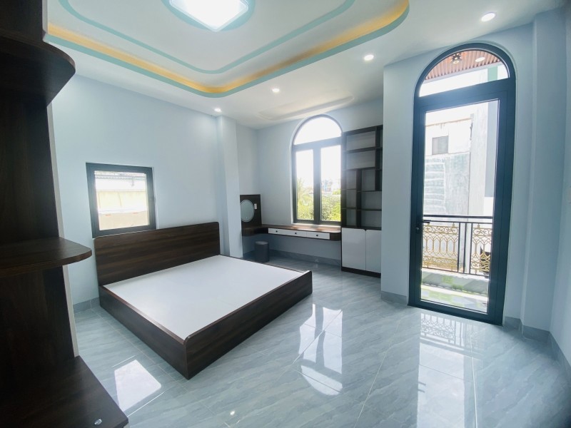 Bán Nhà Đường Số 13, Long Bình, Q.9, Tp Hcm. Dt 211M2, 3 Tầng, Shr, Giá 13.4 Tỷ
