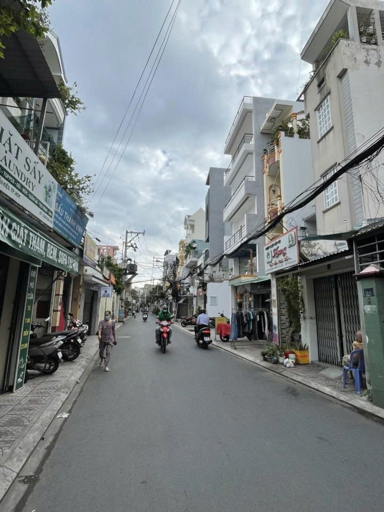 Bán Nhà Nhà Mặt Tiền Nguyễn Đình Chính - Giao Nguyễn Văn Trỗi, 5X22m, 2 Tầng, 23,8 Tỷ