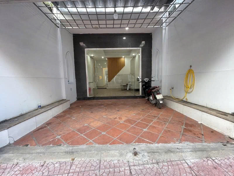 Bán Nhà Nhà Mặt Tiền Nguyễn Đình Chính - Giao Nguyễn Văn Trỗi, 5X22m, 2 Tầng, 23,8 Tỷ