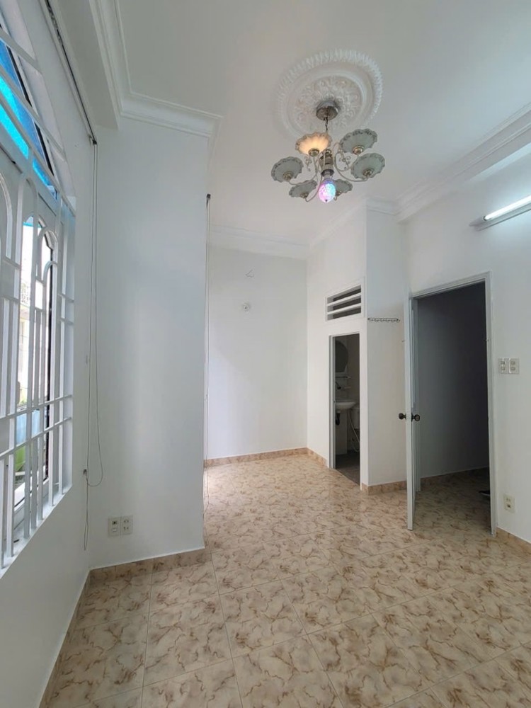Bán Nhà Trần Quang Diệu, Quận 3 - Hẻm 3M, Cách Mặt Tiền 20M. 36M2 5 Pn - 7 Tỷ 99