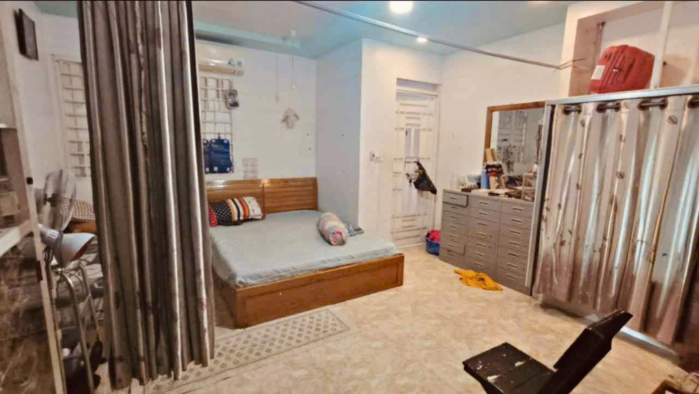 70M² Trần Hữu Trang – Ngang 4.5M – 3 Tầng Btct – Hẻm Thông Cách Mặt Tiền Khoảng 30M – 7.6 Tỷ