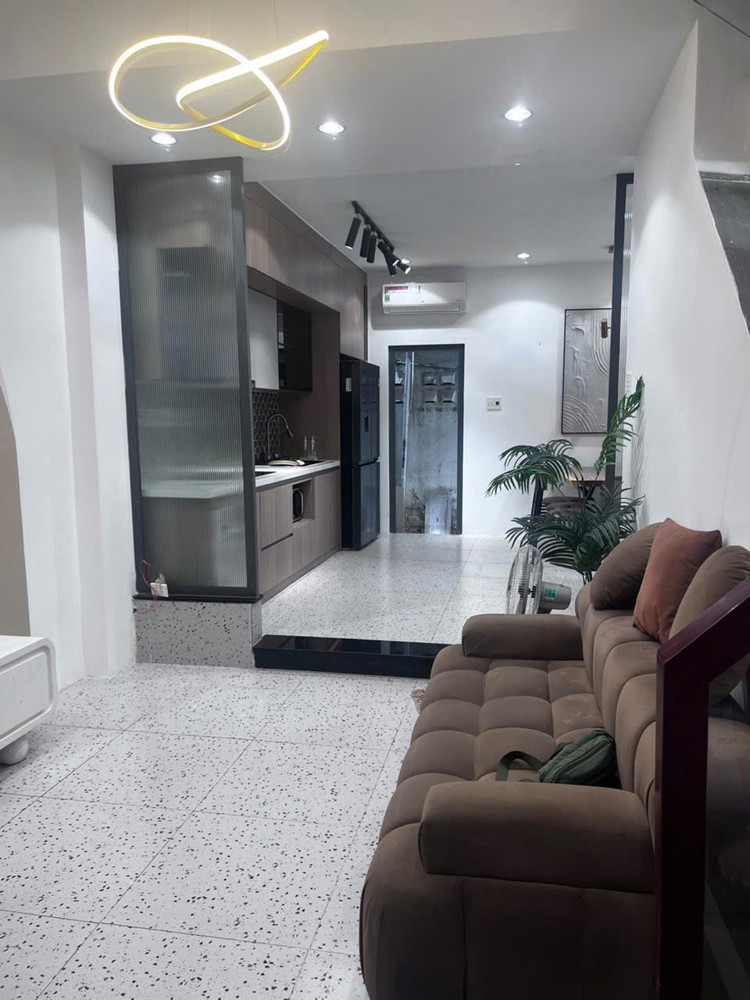 Nhà Đẹp Phú Nhuận – Sát Mặt Tiền Đặng Văn Ngữ – 34M² – 3 Tầng – 4Pn – Giá 6.8 Tỷ