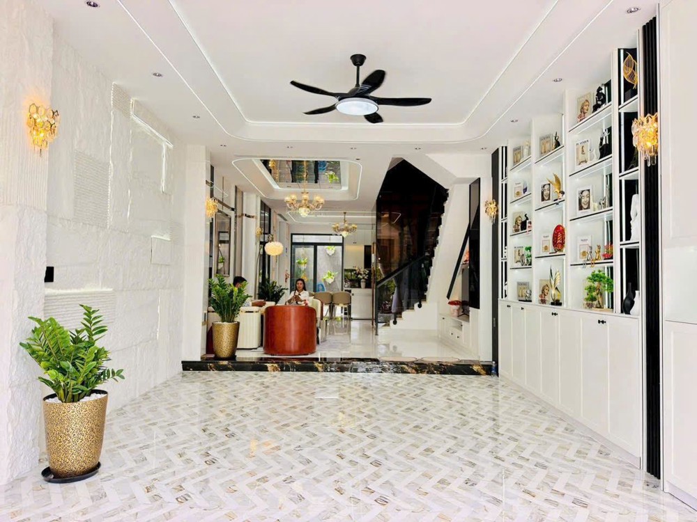 Không Gian Sống Đẳng Cấp, Cạnh Phú Mỹ Hưng, Thang Máy Xin Xò