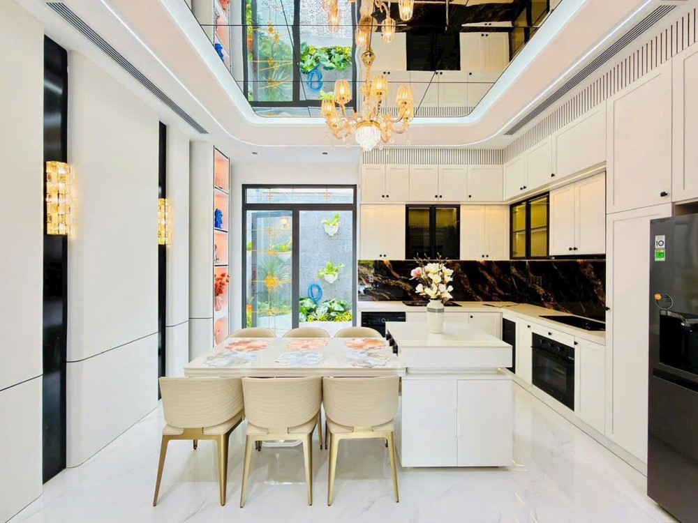 Không Gian Sống Đẳng Cấp, Cạnh Phú Mỹ Hưng, Thang Máy Xin Xò