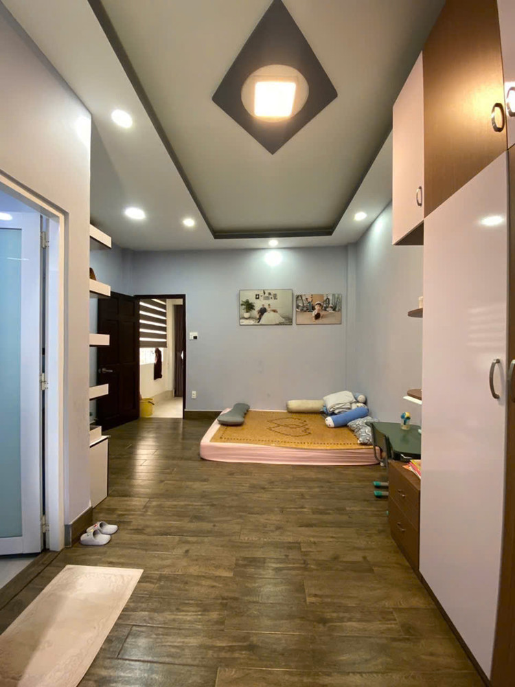 Bán Nhà Phú Nhuận - Nhà 3 Tầng, 78M², 4Pn – Sân Thượng Trước Sau – Giá 14 Tỷ