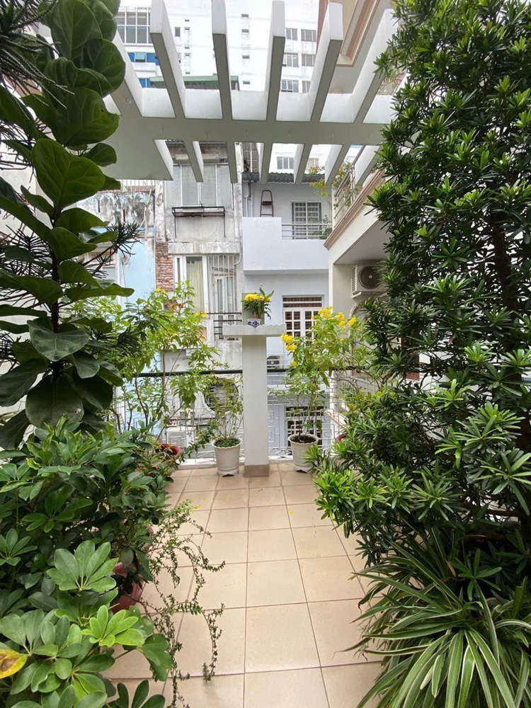 Bán Nhà Phú Nhuận - Nhà 3 Tầng, 78M², 4Pn – Sân Thượng Trước Sau – Giá 14 Tỷ