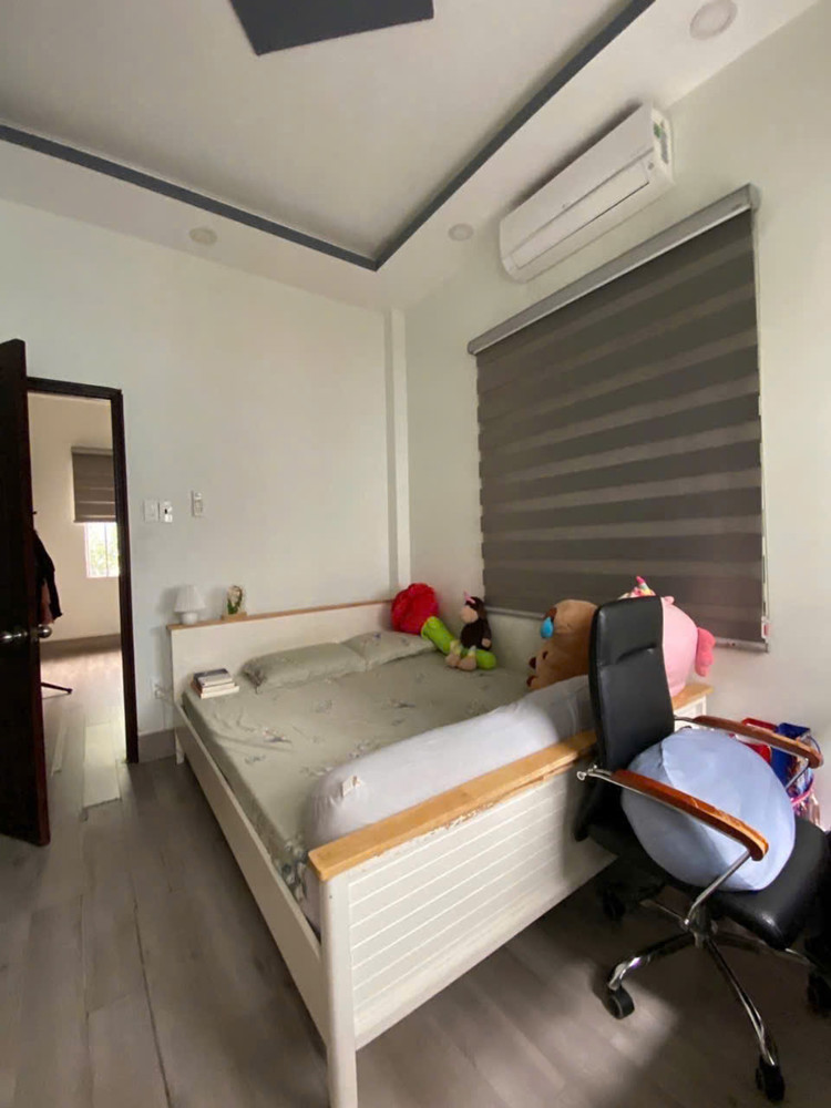 Bán Nhà Quận Phú Nhuận - Đường Nguyễn Đình Chính - 3 Tầng, 78M², 4Pn – Sân Thượng Trước Sau – Giá