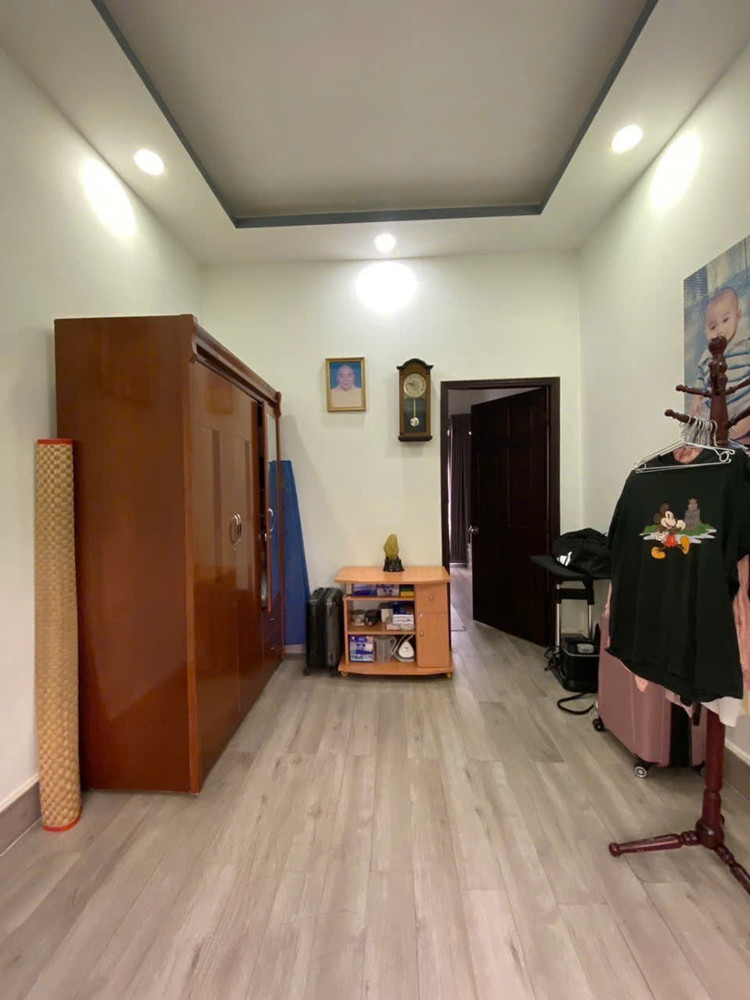 Bán Nhà Quận Phú Nhuận - Đường Nguyễn Đình Chính - 3 Tầng, 78M², 4Pn – Sân Thượng Trước Sau – Giá