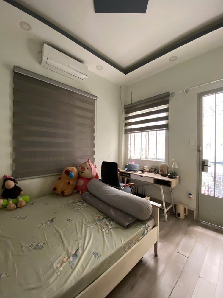 Bán Nhà Quận Phú Nhuận - Đường Nguyễn Đình Chính - 3 Tầng, 78M², 4Pn – Sân Thượng Trước Sau – Giá