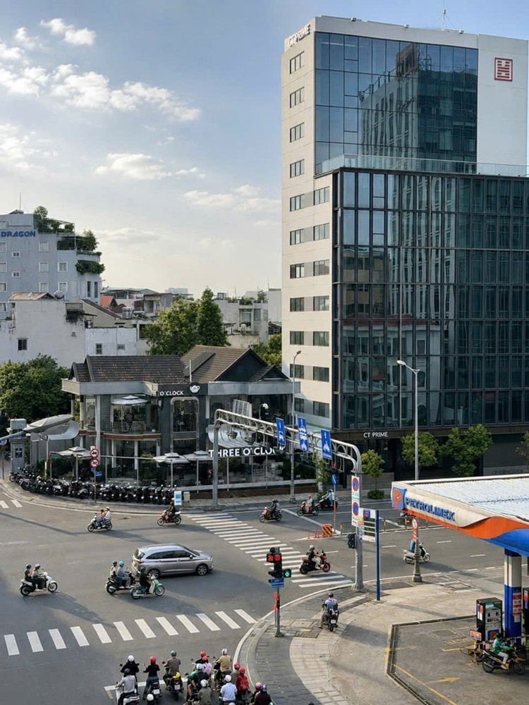 Mặt Tiền Huỳnh Văn Bánh – Ngay Trục Nguyễn Văn Trỗi 5 Tầng Thu Nhập Sẵn 36 Triệu/tháng Giá 11.1