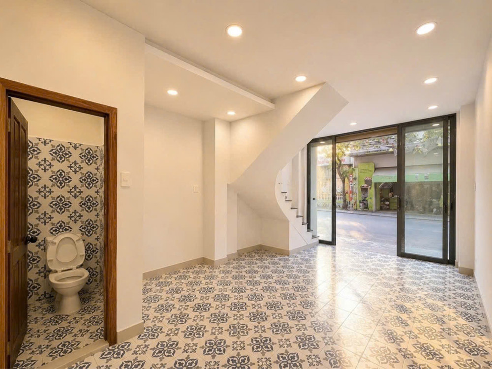 Mặt Tiền Huỳnh Văn Bánh – Ngay Trục Nguyễn Văn Trỗi 5 Tầng Thu Nhập Sẵn 36 Triệu/tháng Giá 11.1