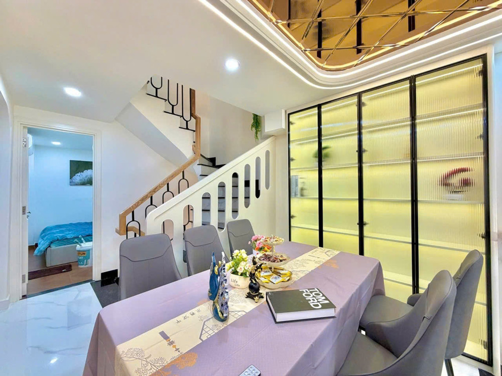 Bán Nhà Phùng Văn Cung 4 Tầng, Cách Mặt Tiền 2 Căn, Full Nội Thất, Chỉ 7.2 Tỷ