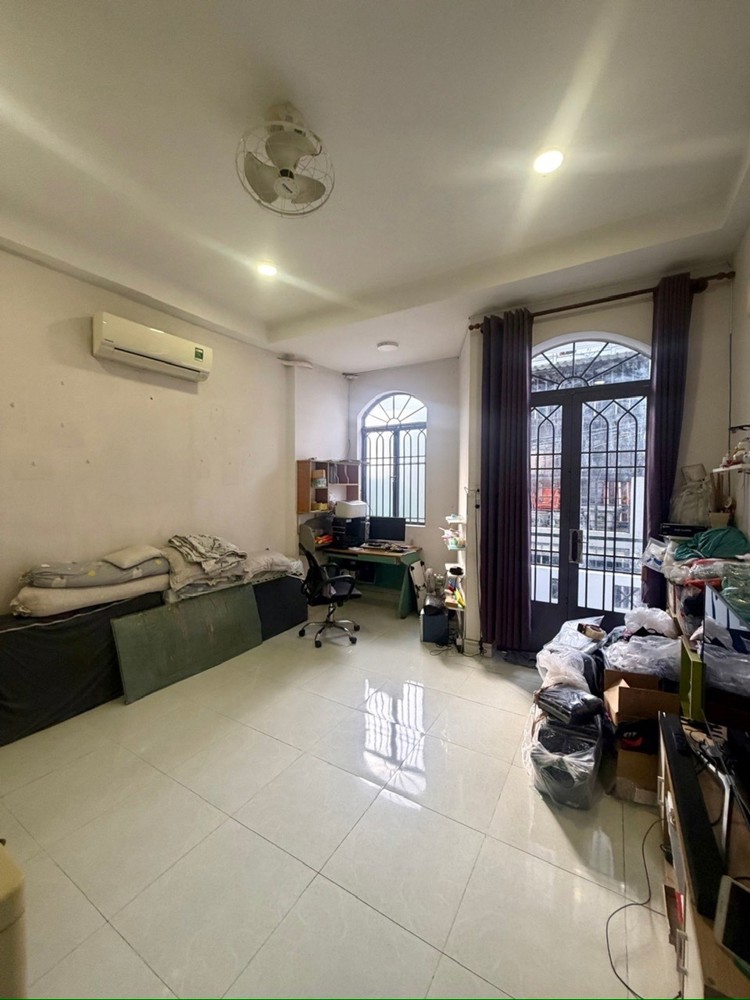 Bán Nhà 60M2 - Ngang 4M Nở Hậu 4.4M - 7Pn - Căn Góc Thoáng Gần Chợ Phạm Văn Hai