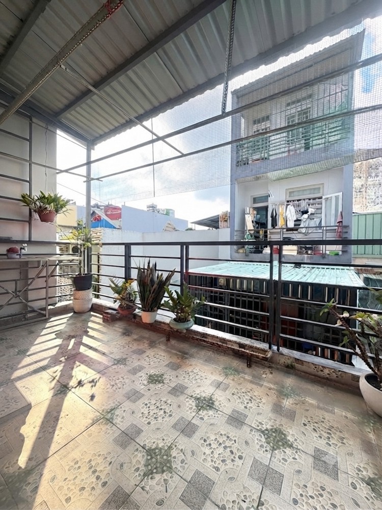 Bán Nhà 60M2 - Ngang 4M Nở Hậu 4.4M - 7Pn - Căn Góc Thoáng Gần Chợ Phạm Văn Hai