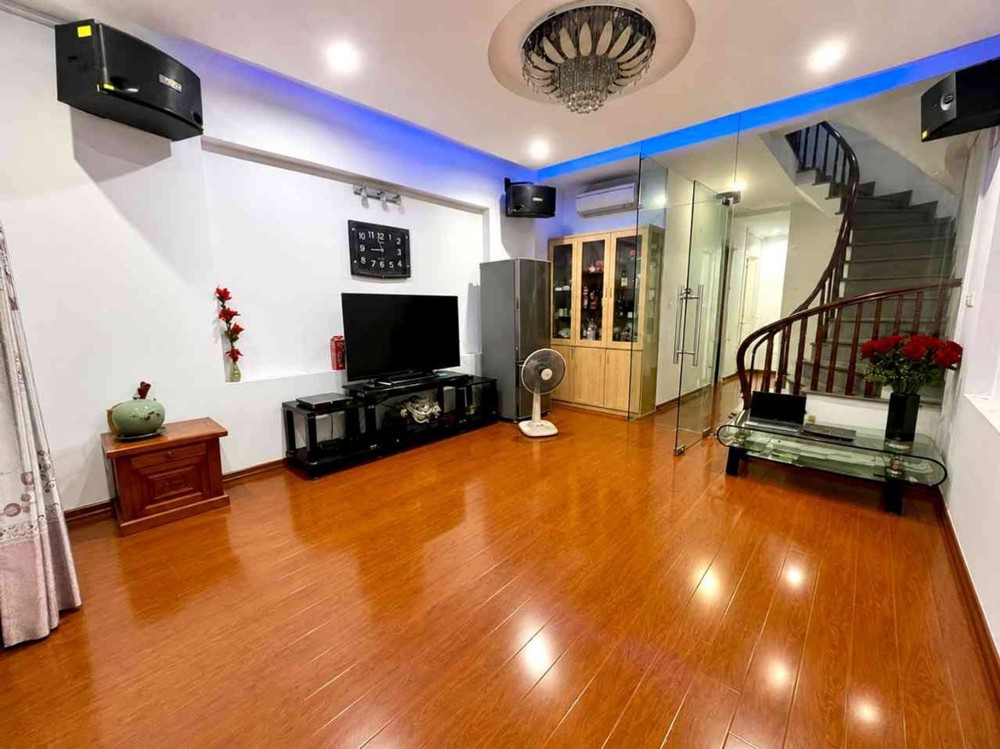 Bán Nhà Kim Giang, Hn, Dt 57M2, 5 Tầng, Giá Bán 12 Tỷ Mô Tả: Nhà Giao Thông Thuận Tiện, Chợ, Trườ