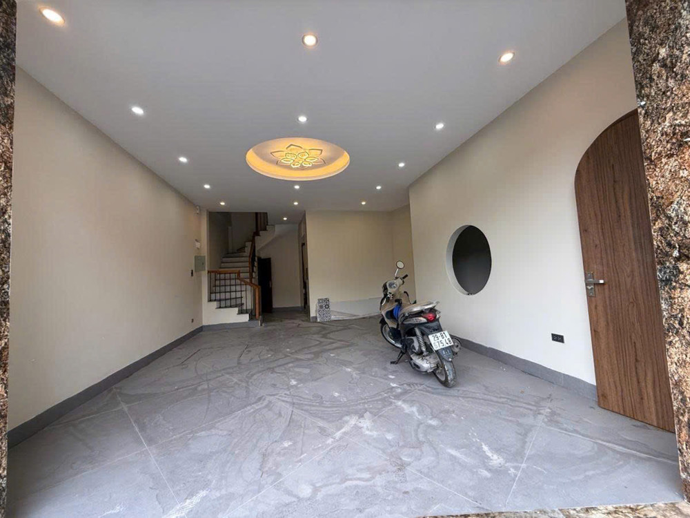 Bán Nhà Bát Khối 51M 7 Tầng Mt5.7m Phân Lô Ô Tô Tránh Nhỉnh 17 Tỷ