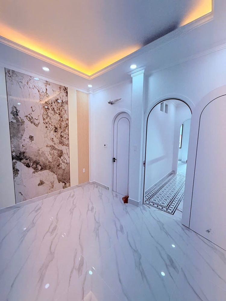 Bán Nhà Mới Sát Hẻm Mặt Tiền Xe Hơi Q4có 3 Đ