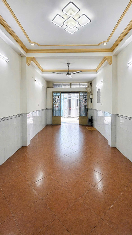 Nhà Hẻm Ô Tô Quận Tân Bình, Cách Mạng Tháng Tám, 40 M2, 6.9 Tỷ