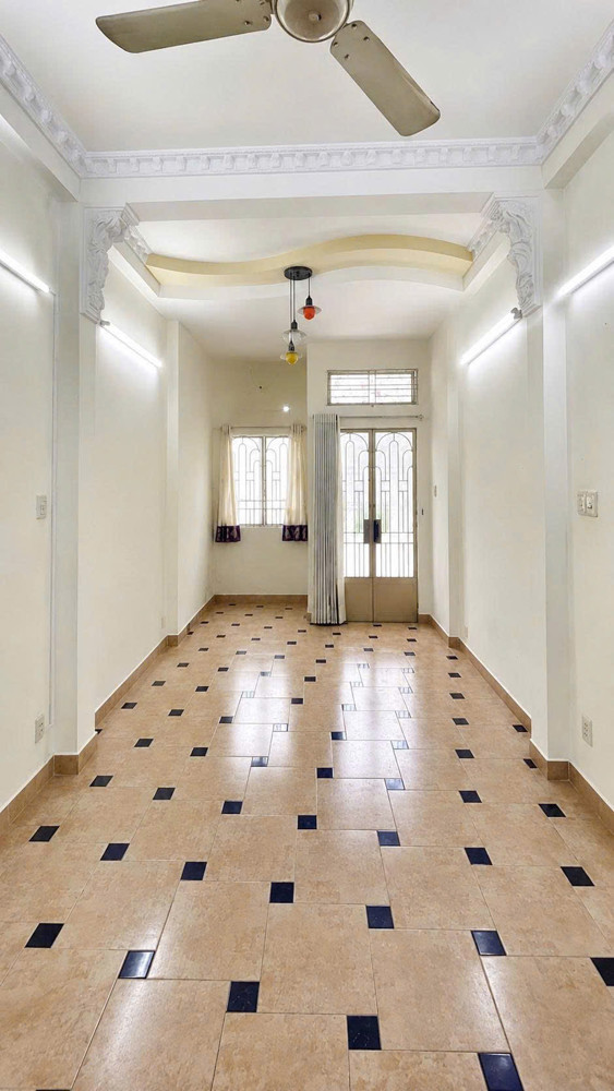 Nhà Hẻm Ô Tô Quận Tân Bình, Cách Mạng Tháng Tám, 40 M2, 6.9 Tỷ