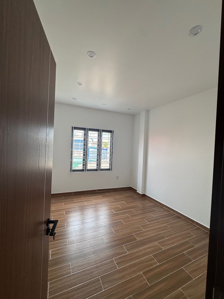 Nhà 4 Tầng Đẹp - Trung Tâm Miếu Hai Xã