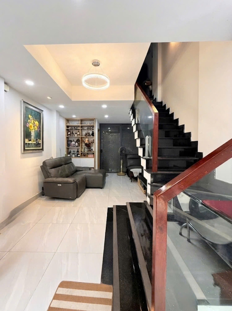 Trung Tâm Vip Bàn Cờ Quận 3 - 5 Tầng Kts Thiết Kế - Sát Vách Q1 Q10 - 40M²