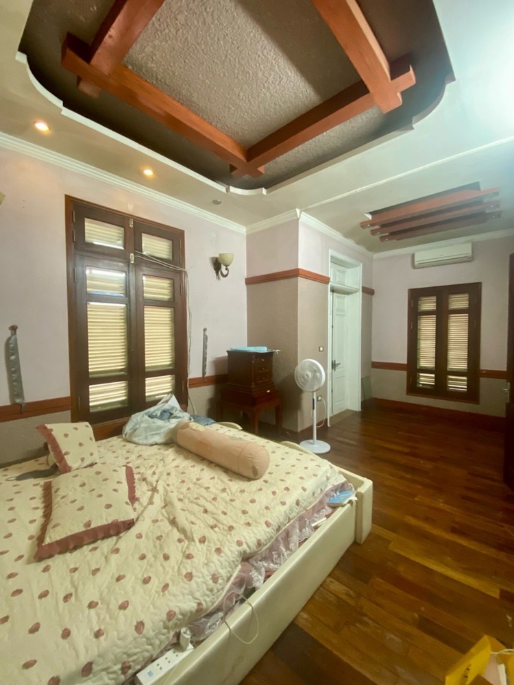 Bán Nhà Nguyễn Lam 65M2- 5 Tầng Lô Góc- Ngõ Thông, Sát Phố- 16.3 Tỷ