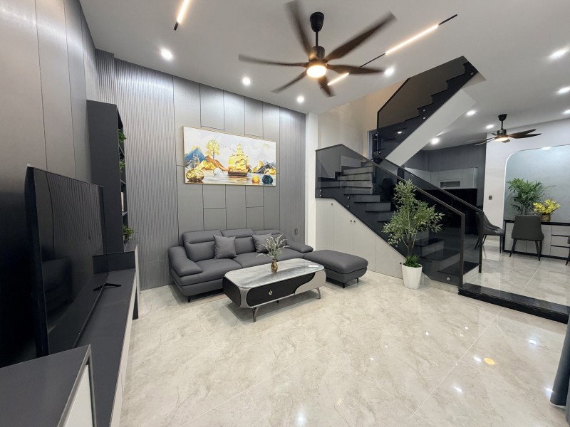 ► Gần Mt Tiểu La, Ô Tô Đậu Gần Nhà, 51M2, Ngang 4.5M, 3 Tầng Mới, 3Pn, 5.X Tỷ