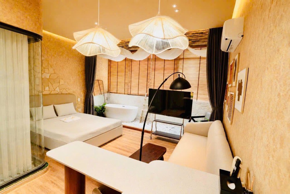 Bán Homestay Dòng Tiền Gần 2 Tỷ/ Năm, Mặt Tiền 7 Tầng, 130M2, Chỉ 26 Tỷ