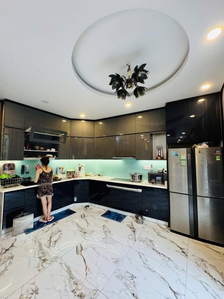 Bán Nhà Mặt Tiền Kênh Nước Đen - Giao Bình Long, 10X8m, 4 Tầng - 5Pn, Hạ Còn 12,5 Tỷ