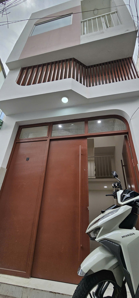 Bán Nhà Sát Mặt Tiền Q4 Ngang 3.2 Dài 8 – Đúc 3 Tấm Có 3 Đ