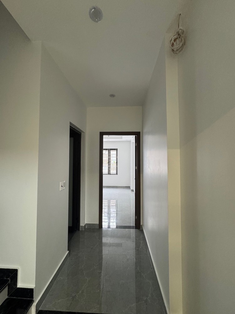 Nhà Đẹp Miếu Hai Xã 80,5M2 - Sân Cổng Rộng 15M